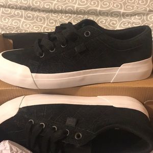 New DC woman’s size 10 shoes